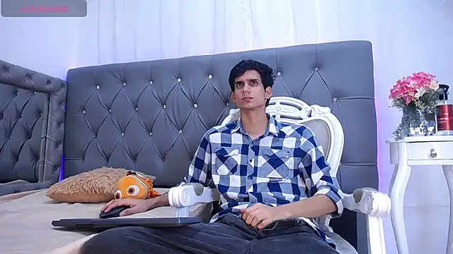 Snapshot of Sebalexis7 chatting on 10/22/25, 02:23 Sebalexis7 online show from 10/22/25, 02:23