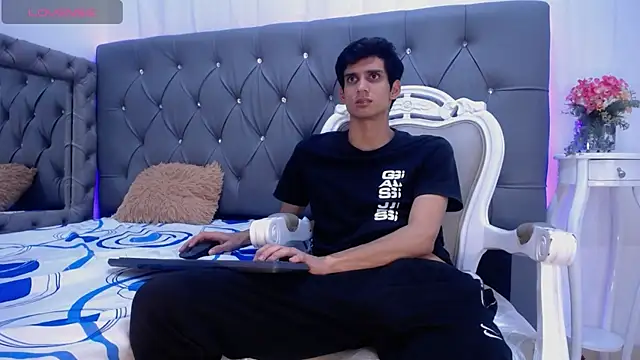 Snapshot of Sebalexis7 chatting on 10/25/25, 03:14 Sebalexis7 online show from 10/25/25, 03:14