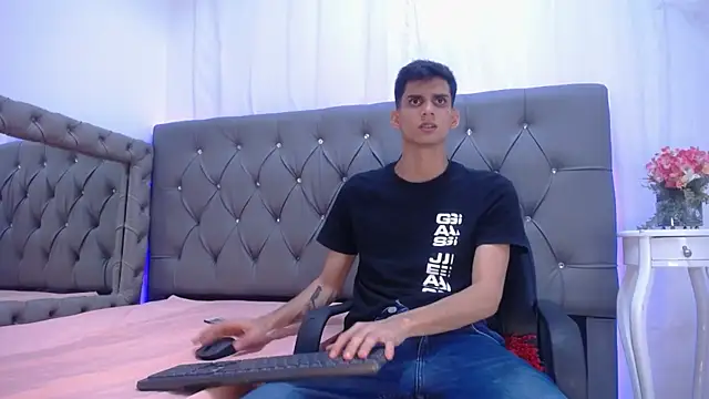 Snapshot of Sebalexis7 chatting on 11/05/25, 02:44 Sebalexis7 online show from 11/05/25, 02:44