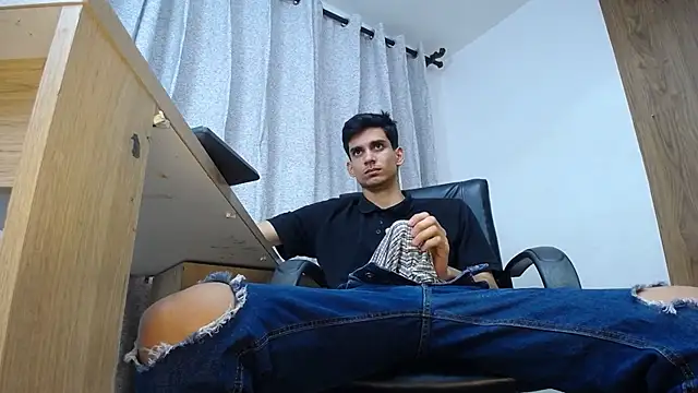 Snapshot of Sebalexis7 chatting on 11/25/25, 03:28 Sebalexis7 online show from 11/25/25, 03:28