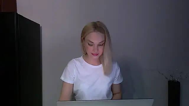Snapshot of Lia_noo_regrets chatting on 05/31/26, 06:09 Lia noo regrets online show from 05/31/26, 06:09