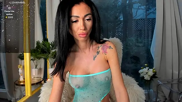 Snapshot of ParissHiltonX chatting on 02/12/26, 05:24 ParissHiltonX online show from 02/12/26, 05:24