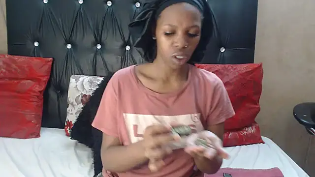 Snapshot of GoldSnowXxX chatting on 10/08/25, 10:51 GoldSnowXxX online show from 10/08/25, 10:51