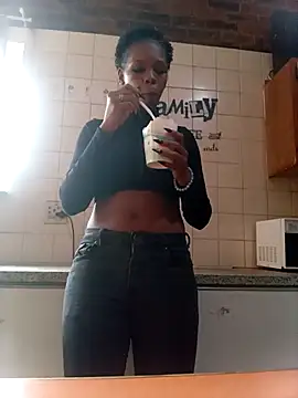 Snapshot of GoldSnowXxX chatting on 10/11/25, 02:26 GoldSnowXxX online show from 10/11/25, 02:26