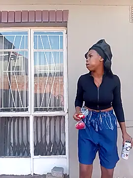 Snapshot of GoldSnowXxX chatting on 10/13/25, 02:06 GoldSnowXxX online show from 10/13/25, 02:06