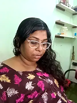 Snapshot of zara-mallus chatting on 09/10/25, 05:35 zara-mallus online show from 09/10/25, 05:35
