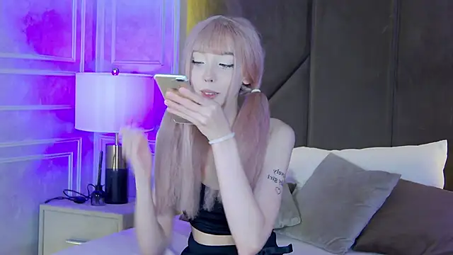 Evelyn Neal online show from 10/07/25, 04:04