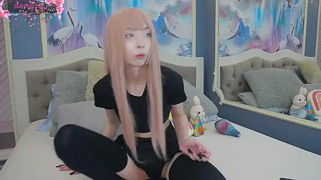 Evelyn Neal online show from 12/04/25, 03:32