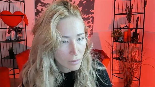 Snapshot of AstraMonroe chatting on 09/09/25, 10:26 AstraMonroe online show from 09/09/25, 10:26