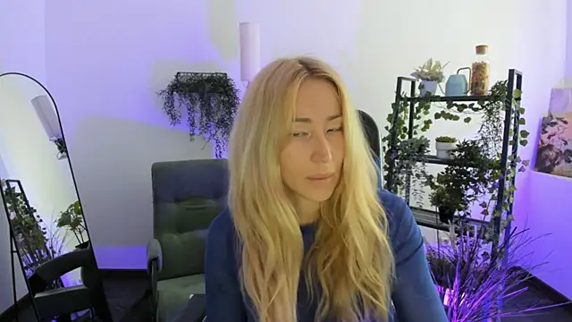 AstraMonroe online show from 04/20/26, 07:11