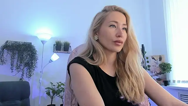 AstraMonroe online show from 04/30/26, 07:14