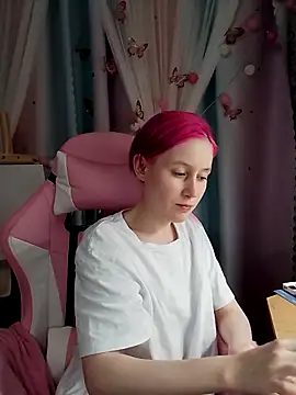 Fuzzy Unicorn online show from 10/16/25, 06:53