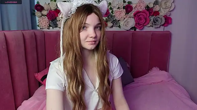 AnimeAlica18 online show from 11/13/25, 08:35