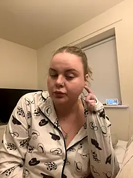 IslaMae online show from 11/19/25, 11:16