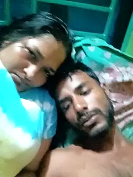 Snapshot of Hotty-couple063 chatting on 09/24/25, 05:27 Hotty-couple063 online show from 09/24/25, 05:27