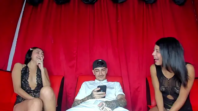 Snapshot of extreme_hot_crazy chatting on 10/04/25, 04:21 extreme hot crazy online show from 10/04/25, 04:21