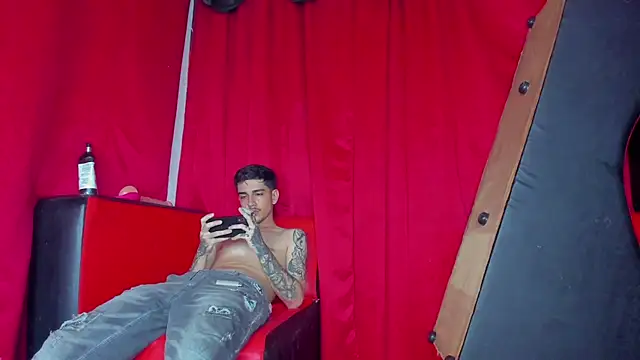 Snapshot of extreme_hot_crazy chatting on 10/20/25, 04:57 extreme hot crazy online show from 10/20/25, 04:57