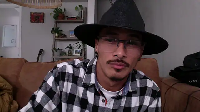 tanjir020 online show from 11/12/25, 10:41