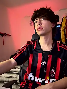 Snapshot of Tonerii chatting on 10/17/25, 02:04 Tonerii online show from 10/17/25, 02:04