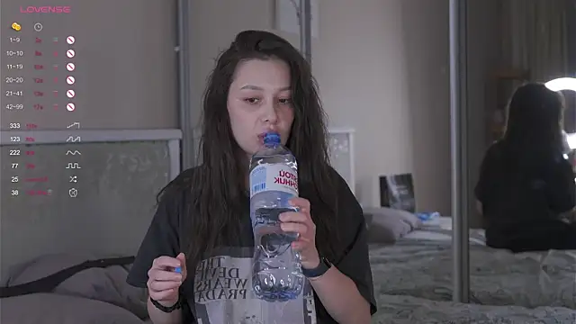 Snapshot of chillgirll chatting on 02/27/26, 04:07 chillgirll online show from 02/27/26, 04:07