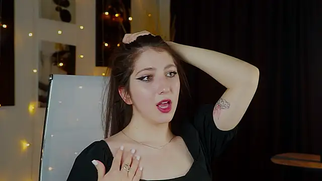 Mary Miiller online show from 12/02/25, 09:36