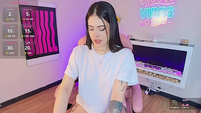 Alice Vixen online show from 03/04/26, 12:33