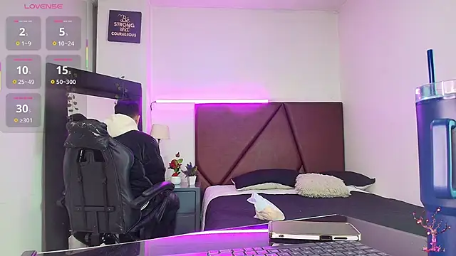 Lucass love online show from 10/14/25, 01:23