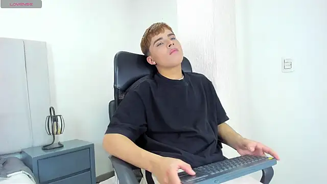 Lucass love online show from 04/14/26, 02:01