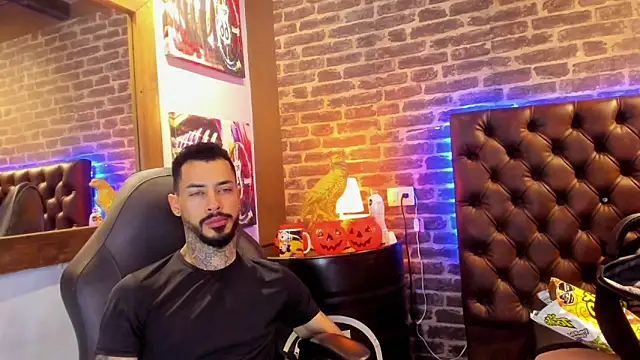 VinzenzRizzo online show from 10/31/25, 04:24