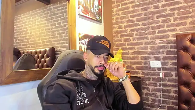 VinzenzRizzo online show from 11/05/25, 04:34