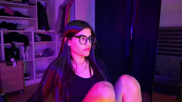 Snapshot of capriciousqueen chatting on 10/08/25, 03:15 capriciousqueen online show from 10/08/25, 03:15