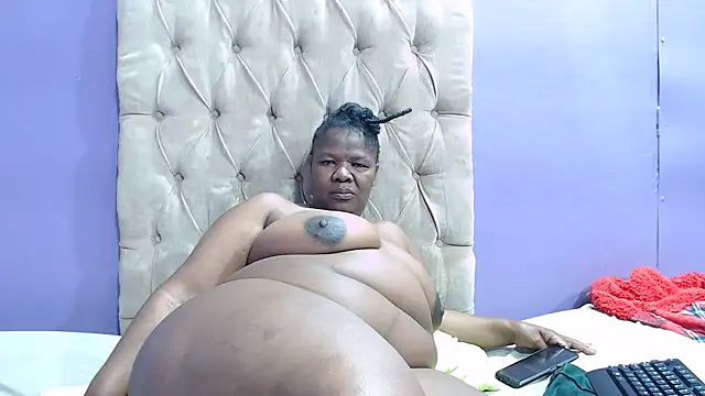 Snapshot of NaughtyChubbyZoe chatting on 09/10/25, 09:15 NaughtyChubbyZoe online show from 09/10/25, 09:15