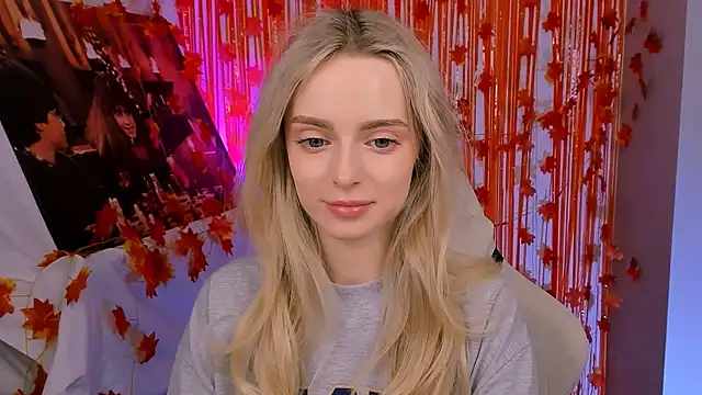 Snapshot of JuliaBrewwer chatting on 11/17/25, 01:06 JuliaBrewwer online show from 11/17/25, 01:06