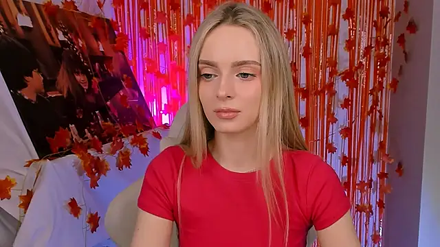 Snapshot of JuliaBrewwer chatting on 11/18/25, 01:04 JuliaBrewwer online show from 11/18/25, 01:04