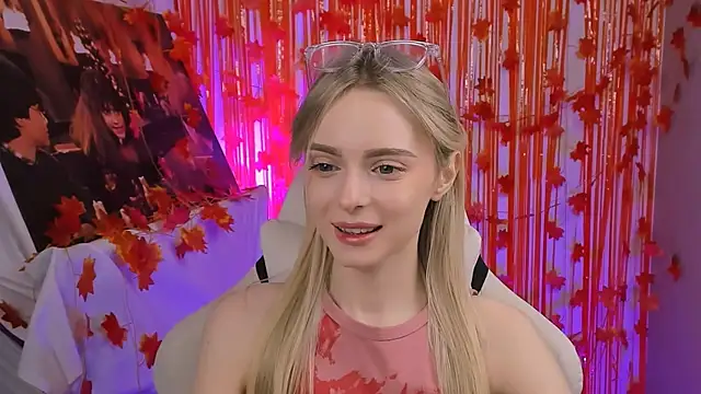 Snapshot of JuliaBrewwer chatting on 11/21/25, 11:42 JuliaBrewwer online show from 11/21/25, 11:42