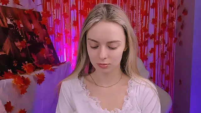 Snapshot of JuliaBrewwer chatting on 12/03/25, 01:31 JuliaBrewwer online show from 12/03/25, 01:31