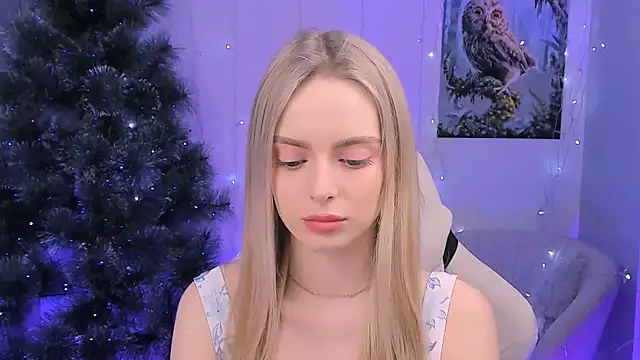 Snapshot of JuliaBrewwer chatting on 12/17/25, 01:50 JuliaBrewwer online show from 12/17/25, 01:50