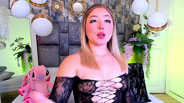 Snapshot of PatyLawrence chatting on 02/04/26, 04:07 PatyLawrence online show from 02/04/26, 04:07