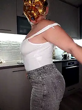 BigAssMom  online show from 04/05/26, 07:55