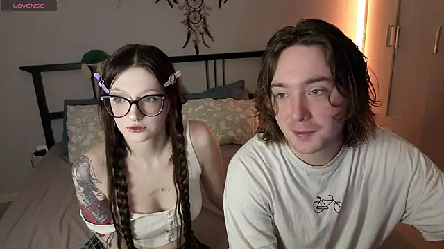 Snapshot of ellen_and_danny chatting on 03/03/26, 05:19 ellen and danny online show from 03/03/26, 05:19