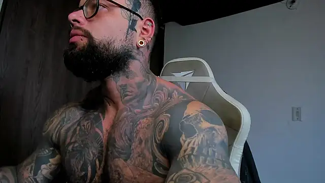 Snapshot of natevillage chatting on 10/02/25, 12:01 natevillage online show from 10/02/25, 12:01