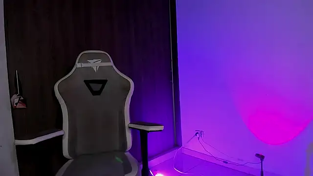 Snapshot of natevillage chatting on 10/14/25, 11:05 natevillage online show from 10/14/25, 11:05