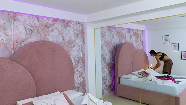 Snapshot of RavenGloomy chatting on 09/21/25, 07:48 RavenGloomy online show from 09/21/25, 07:48