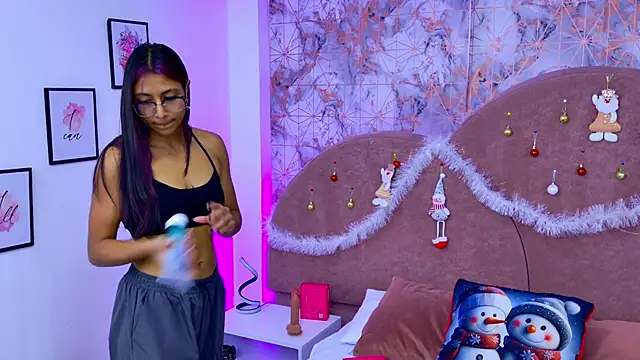 Snapshot of RavenGloomy chatting on 12/15/25, 07:51 RavenGloomy online show from 12/15/25, 07:51