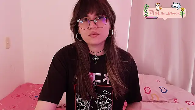 Snapshot of Liia-Bloom chatting on 03/17/26, 04:10 Liia-Bloom online show from 03/17/26, 04:10