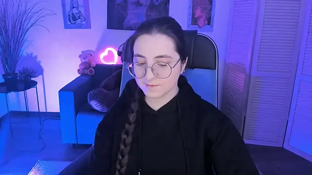 VirtuallVoyant online show from 12/23/25, 04:21