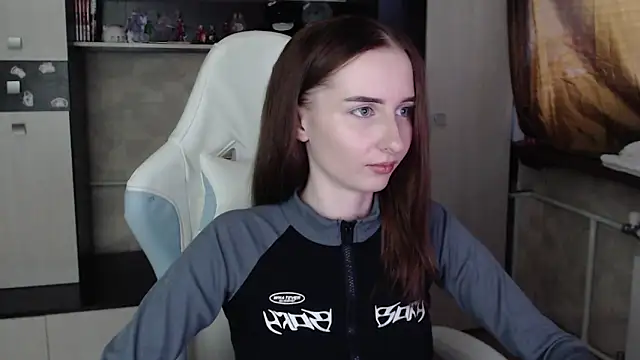 Cutti Crystal online show from 11/04/25, 03:05