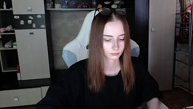 Cutti Crystal online show from 11/11/25, 02:44