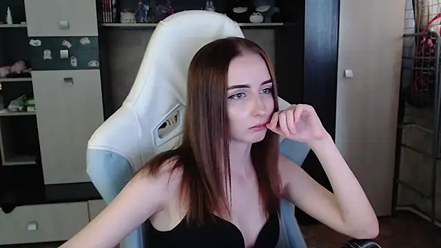 Cutti Crystal online show from 11/12/25, 06:58