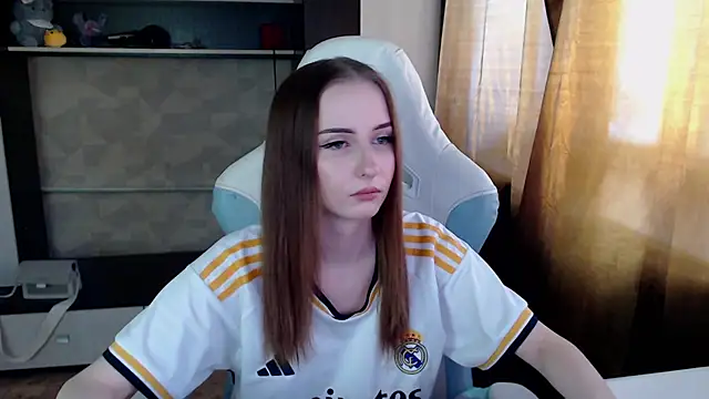 Cutti Crystal online show from 02/03/26, 05:16